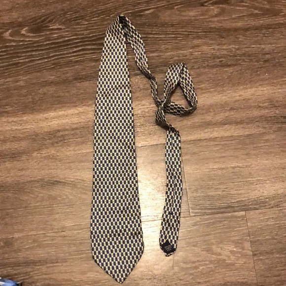 Structure Tie - Picture 1 of 8